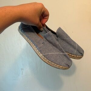 TOMS women’s 7 light blue slip on flares shoes with woven sole Trim